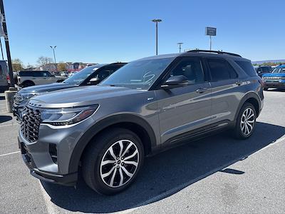 Used 2025 Ford Explorer - photo 2