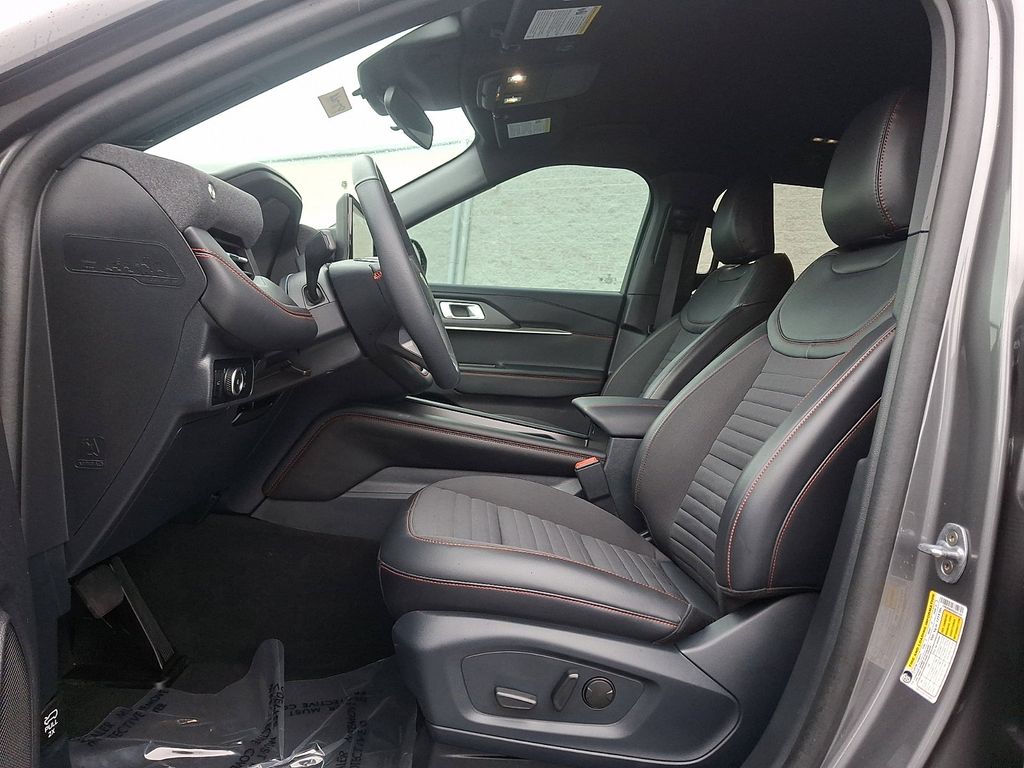 Used 2025 Ford Explorer - photo 11