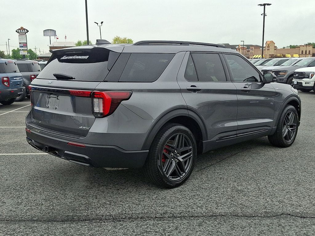 Used 2025 Ford Explorer - photo 2