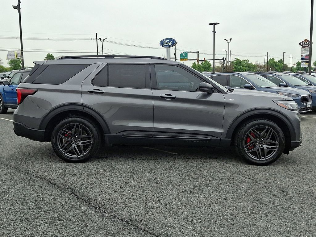 Used 2025 Ford Explorer - photo 5