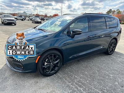 Used 2025 Chrysler Pacifica Limited Minivan for sale #P23573 - photo 1