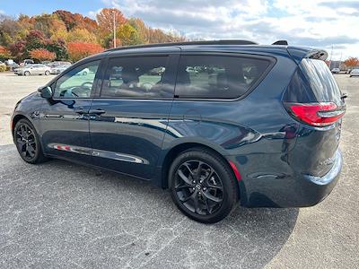 Used 2025 Chrysler Pacifica Limited Minivan for sale #P23573 - photo 2