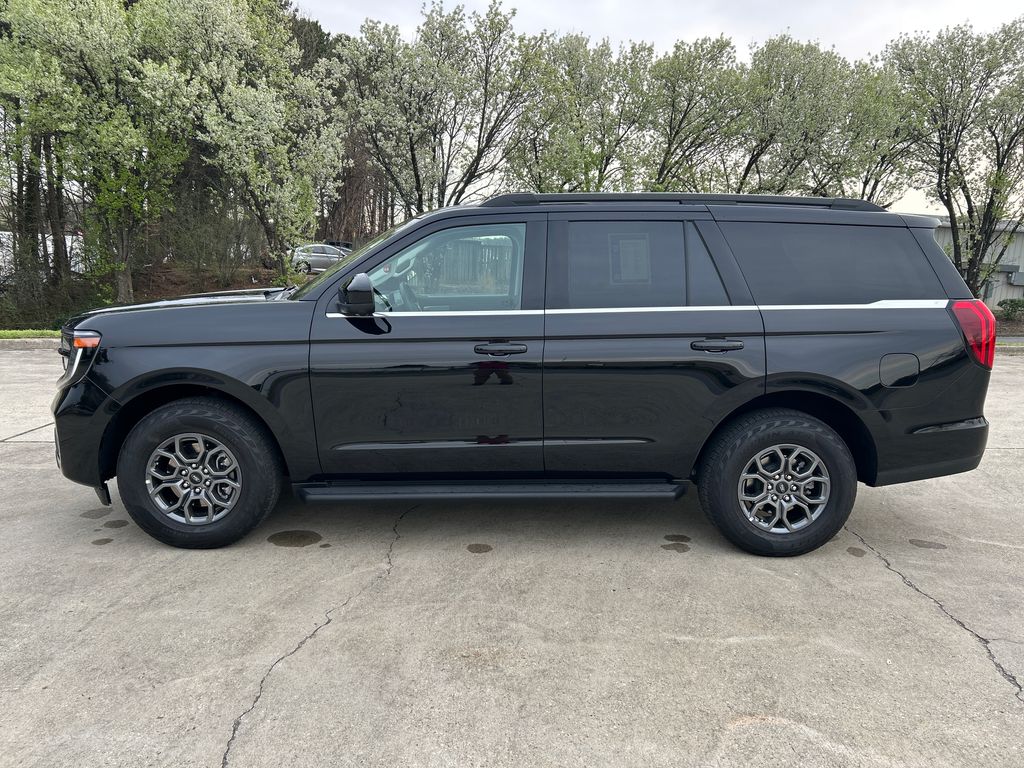 Used 2025 Ford Expedition - photo 2