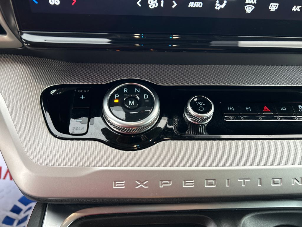 Used 2025 Ford Expedition - photo 26