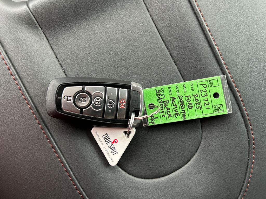 Used 2025 Ford Expedition - photo 31