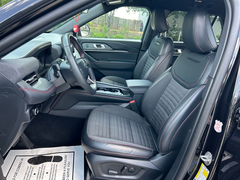 Used 2025 Ford Explorer - photo 13