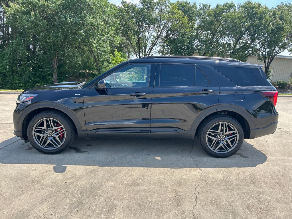 Used 2025 Ford Explorer - photo 2