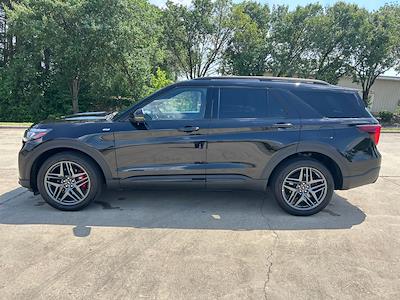 Used 2025 Ford Explorer - photo 2
