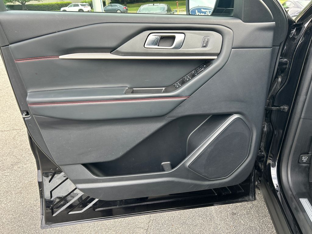 Used 2025 Ford Explorer - photo 14