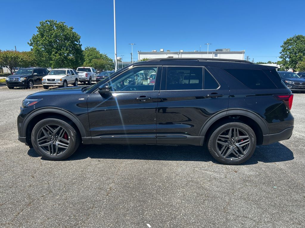Used 2025 Ford Explorer - photo 2