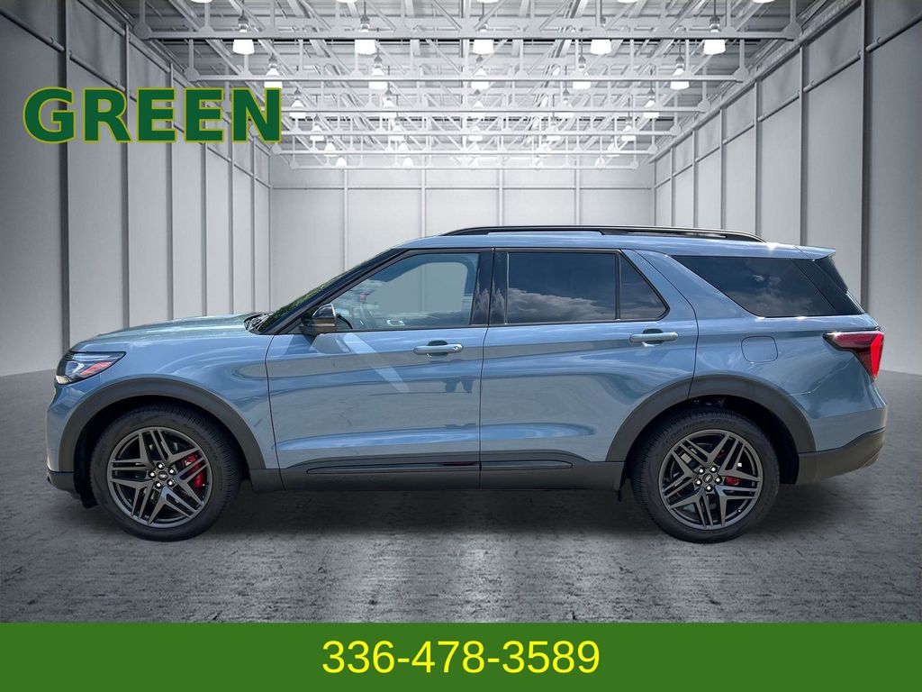 Used 2025 Ford Explorer - photo 2