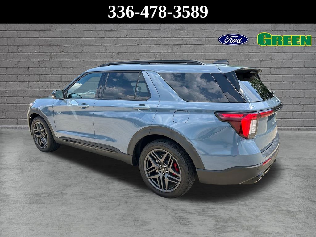 Used 2025 Ford Explorer - photo 2