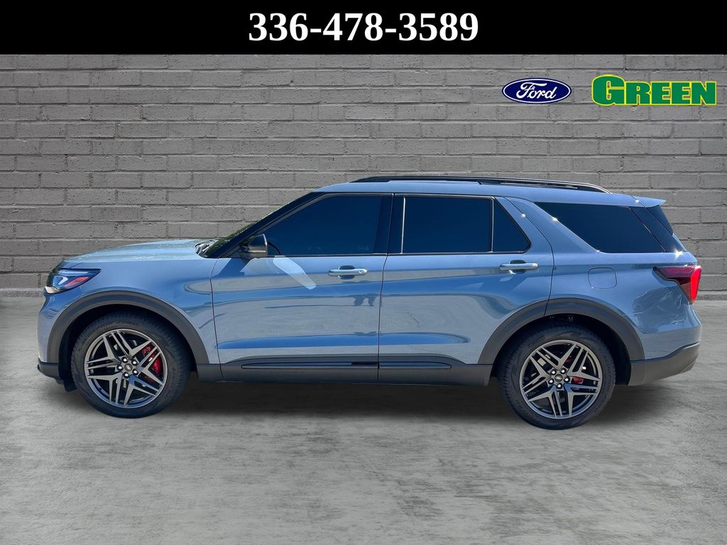 Used 2025 Ford Explorer - photo 2