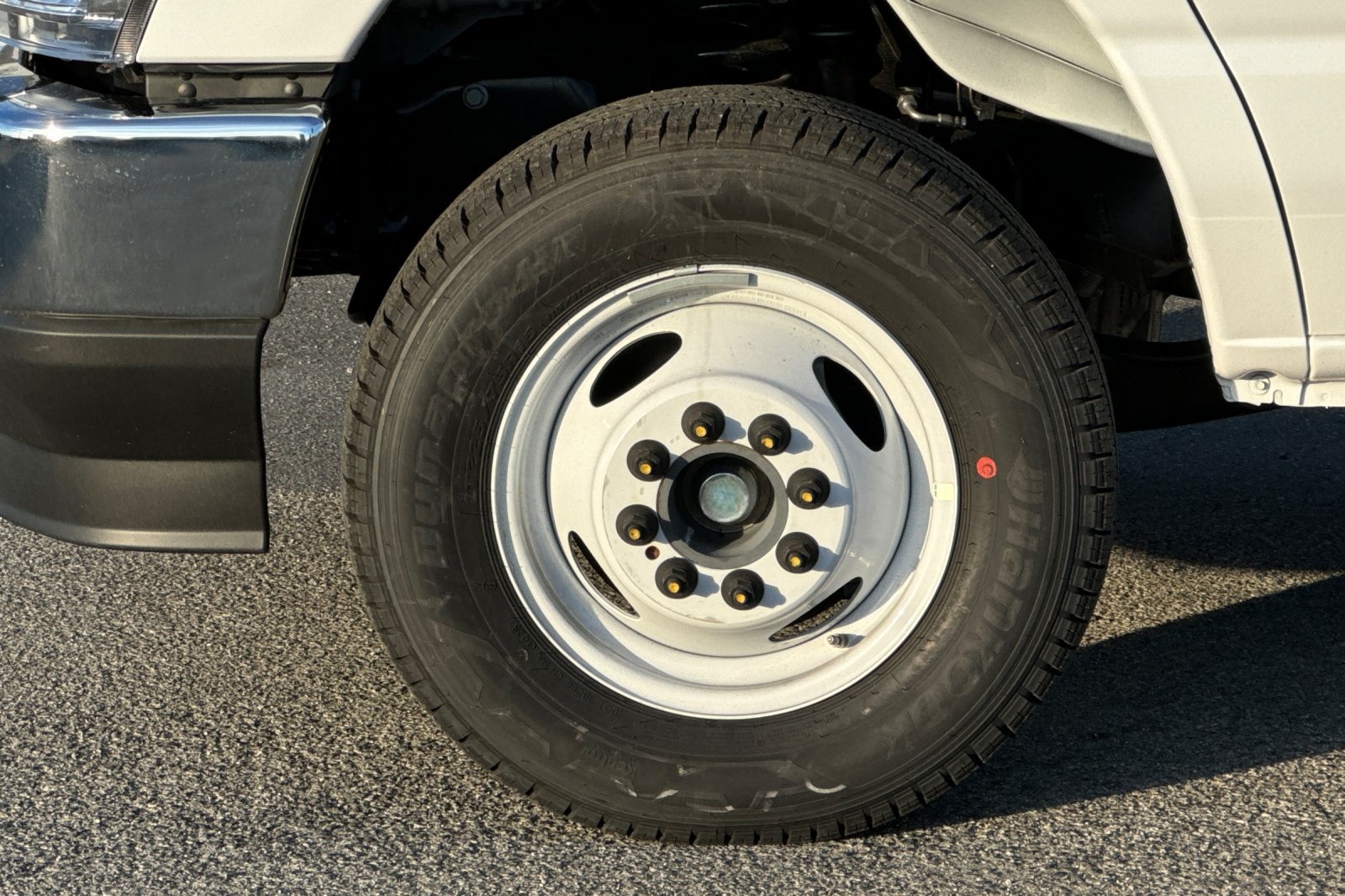 New 2026 Ford E-450 - photo 31