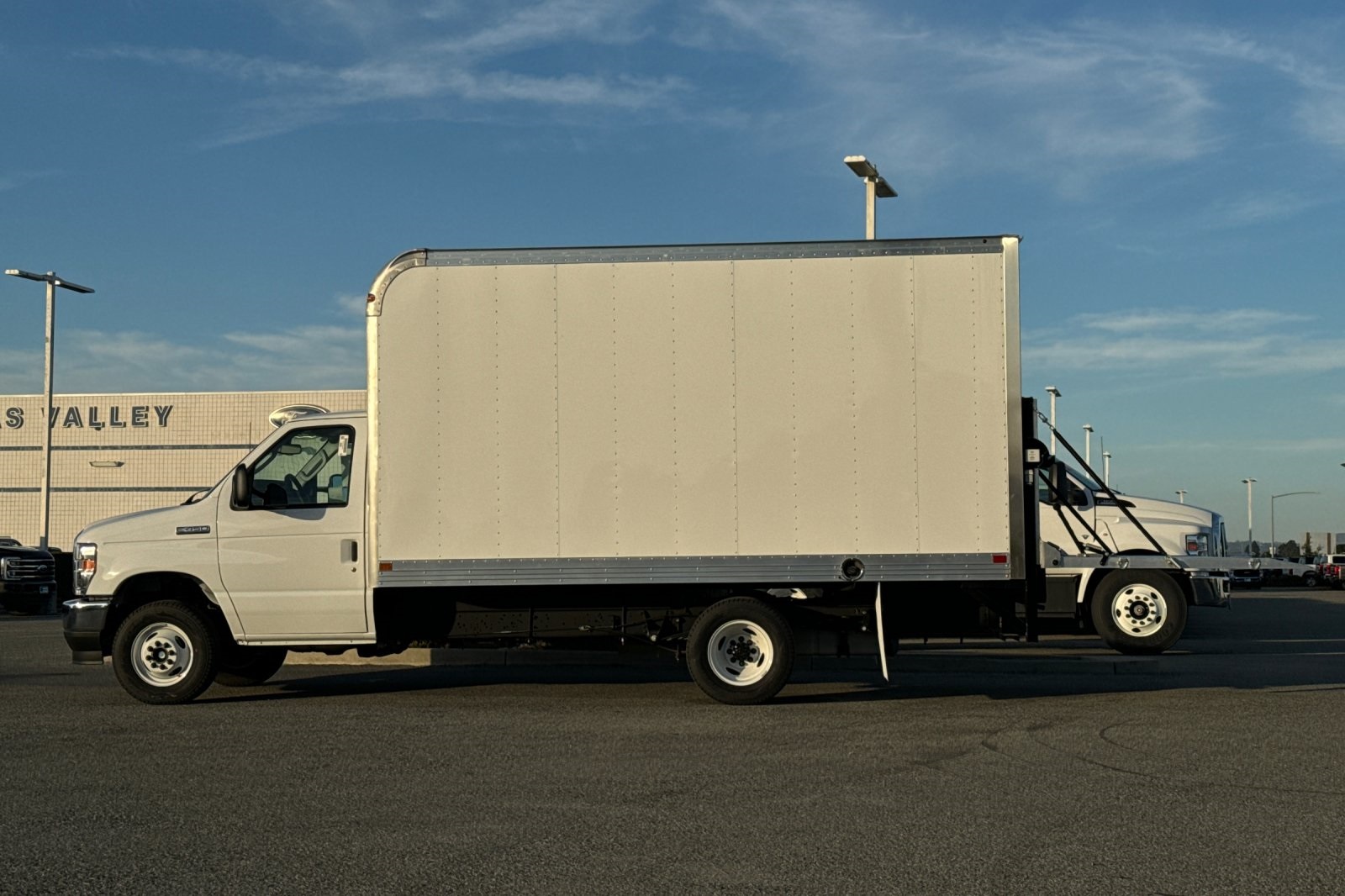 New 2026 Ford E-450 - photo 9