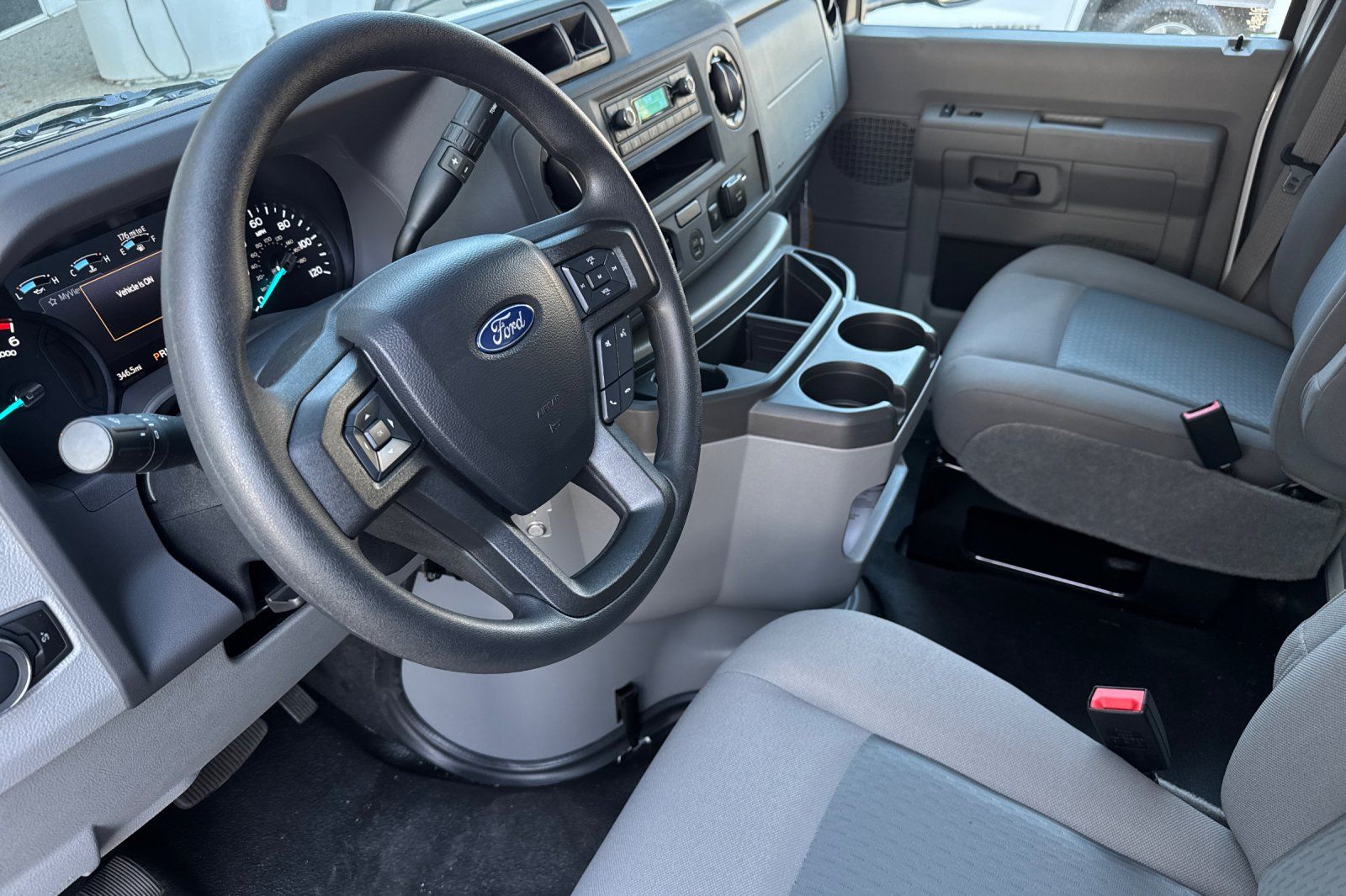 New 2026 Ford E-450 - photo 12