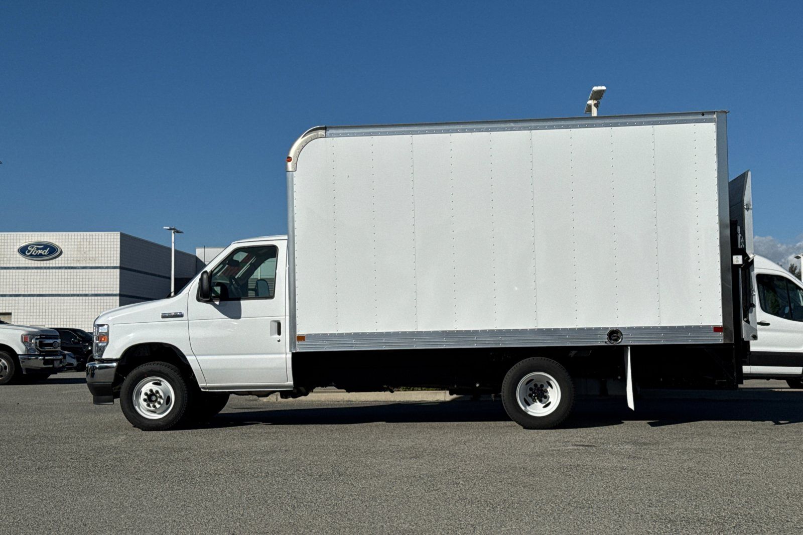 New 2026 Ford E-450 - photo 9
