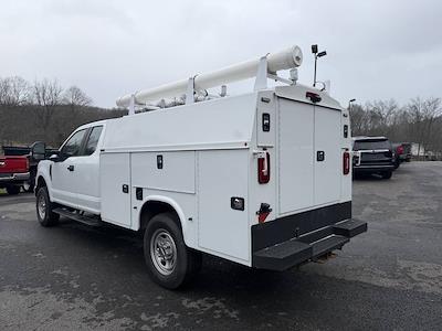 Used 2022 Ford F-350 Super Cab Enclosed Service Body for sale #1FD8X3F65NEC96411 - photo 2