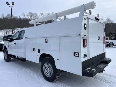 Used 2022 Ford F-350 Super Cab Enclosed Service Body for sale #1FD8X3F65NEC96411 - photo 2