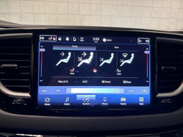 Used 2023 Chrysler Pacifica - photo 14