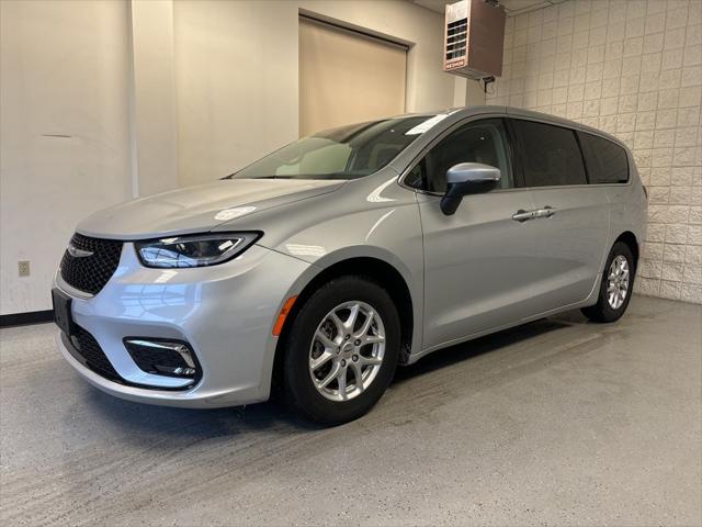 Used 2023 Chrysler Pacifica - photo 5