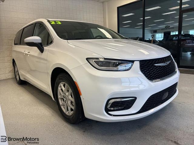 Used 2023 Chrysler Pacifica - photo 1