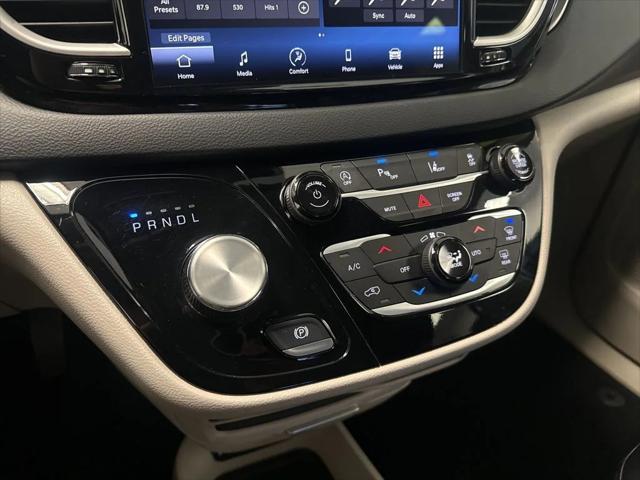 Used 2023 Chrysler Pacifica - photo 12