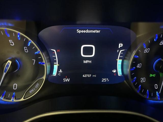 Used 2023 Chrysler Pacifica - photo 6