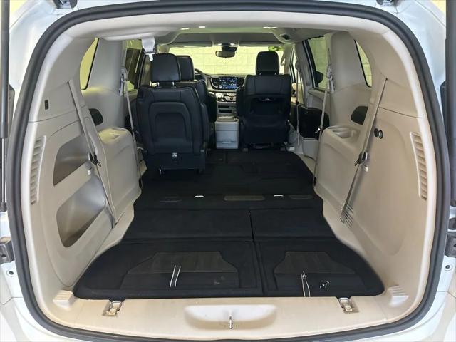 Used 2023 Chrysler Pacifica - photo 11
