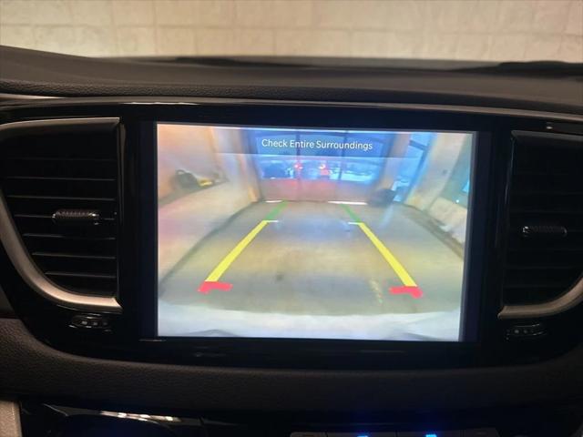 Used 2023 Chrysler Pacifica - photo 13