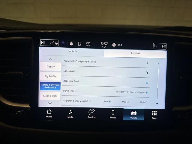 Used 2023 Chrysler Pacifica - photo 15
