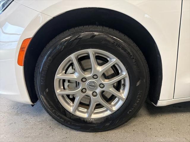 Used 2023 Chrysler Pacifica - photo 24