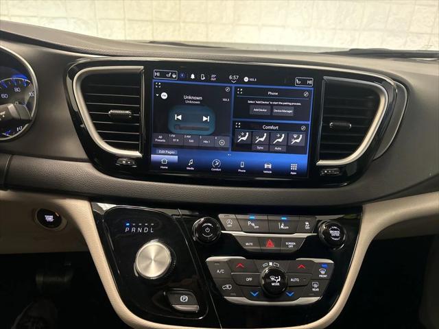 Used 2023 Chrysler Pacifica - photo 28