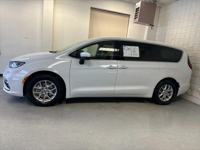Used 2023 Chrysler Pacifica - photo 44