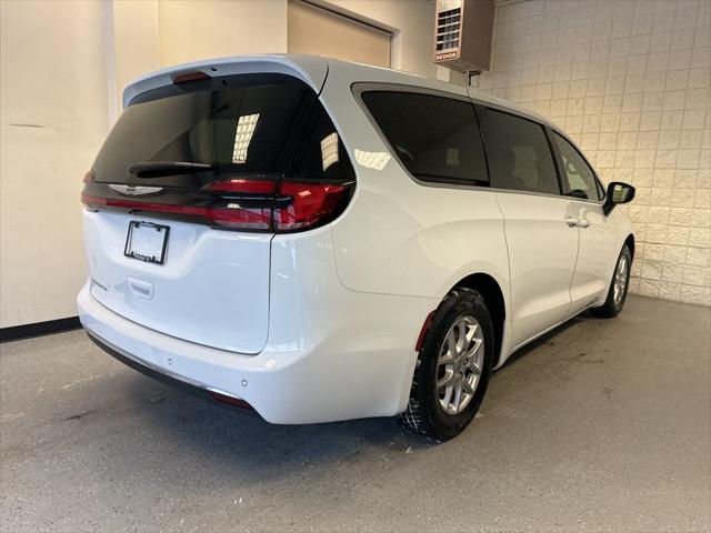 Used 2023 Chrysler Pacifica - photo 49