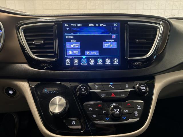 Used 2017 Chrysler Pacifica - photo 17
