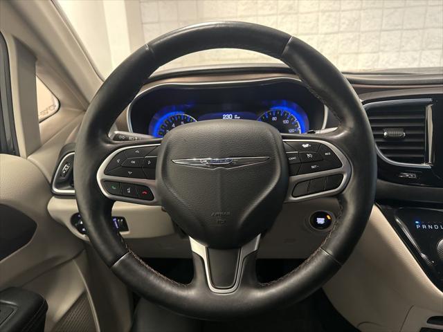 Used 2017 Chrysler Pacifica - photo 20