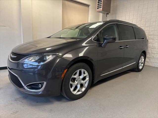 Used 2017 Chrysler Pacifica - photo 5