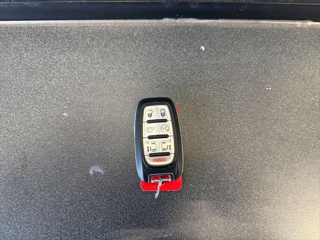 Used 2017 Chrysler Pacifica - photo 27