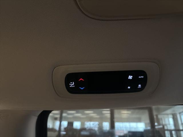 Used 2017 Chrysler Pacifica - photo 28