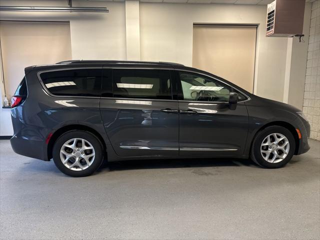 Used 2017 Chrysler Pacifica - photo 53