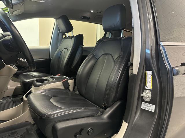 Used 2017 Chrysler Pacifica - photo 11