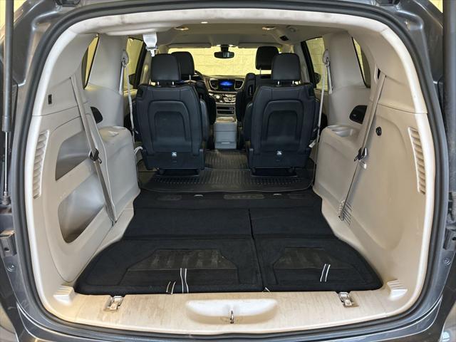 Used 2017 Chrysler Pacifica - photo 12