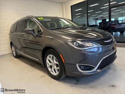 Used 2017 Chrysler Pacifica - photo 1