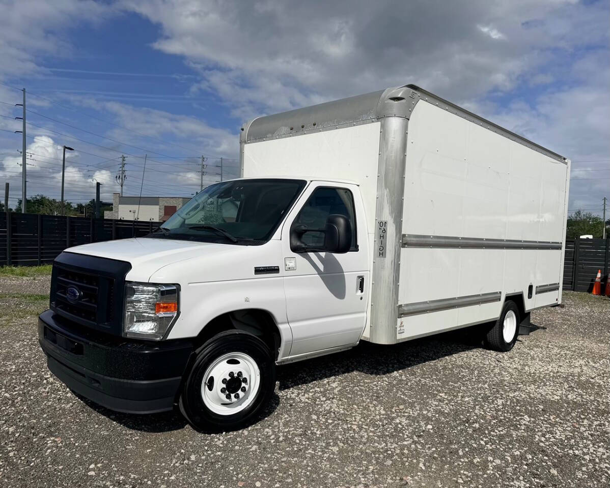 Used 2022 Ford E-350 - photo 2