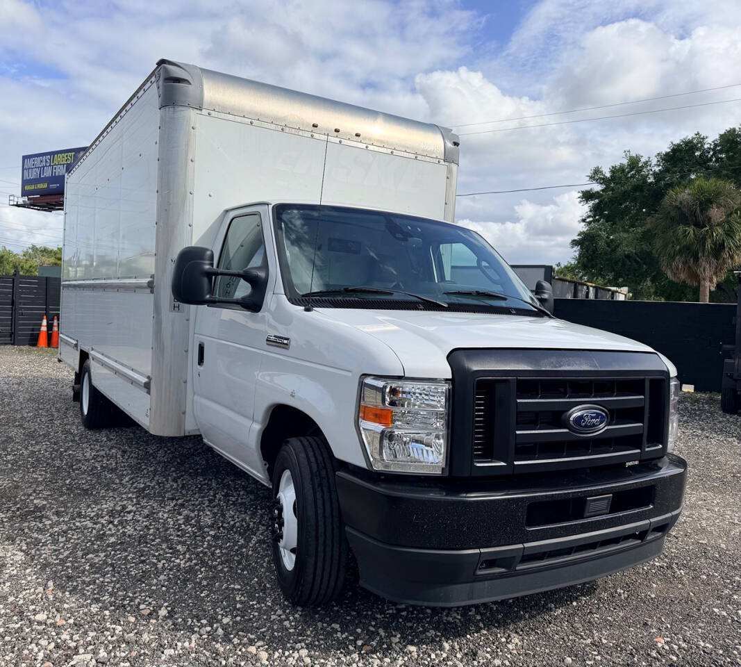 Used 2022 Ford E-350 - photo 6