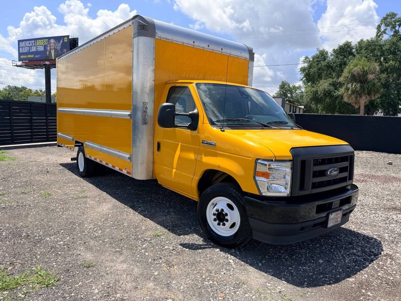 Used 2022 Ford E-350 - photo 2