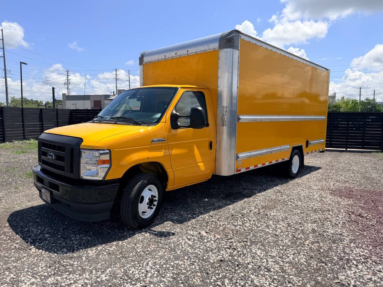 Used 2022 Ford E-350 - photo 5