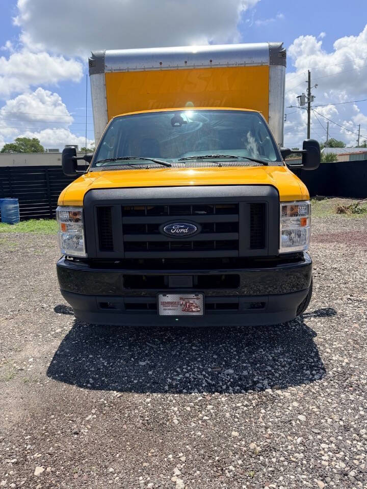 Used 2022 Ford E-350 - photo 6