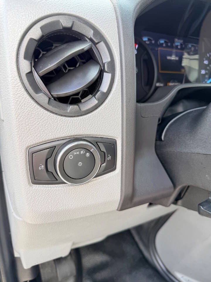 Used 2022 Ford E-350 - photo 22